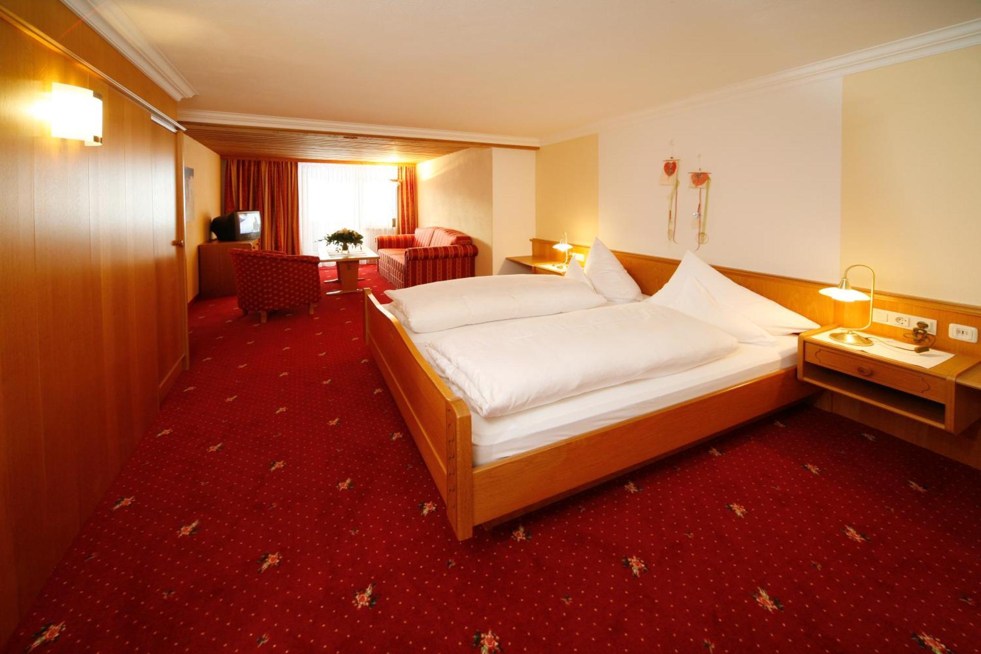 Hotel Restaurant Formarin Oberlech Bilik gambar