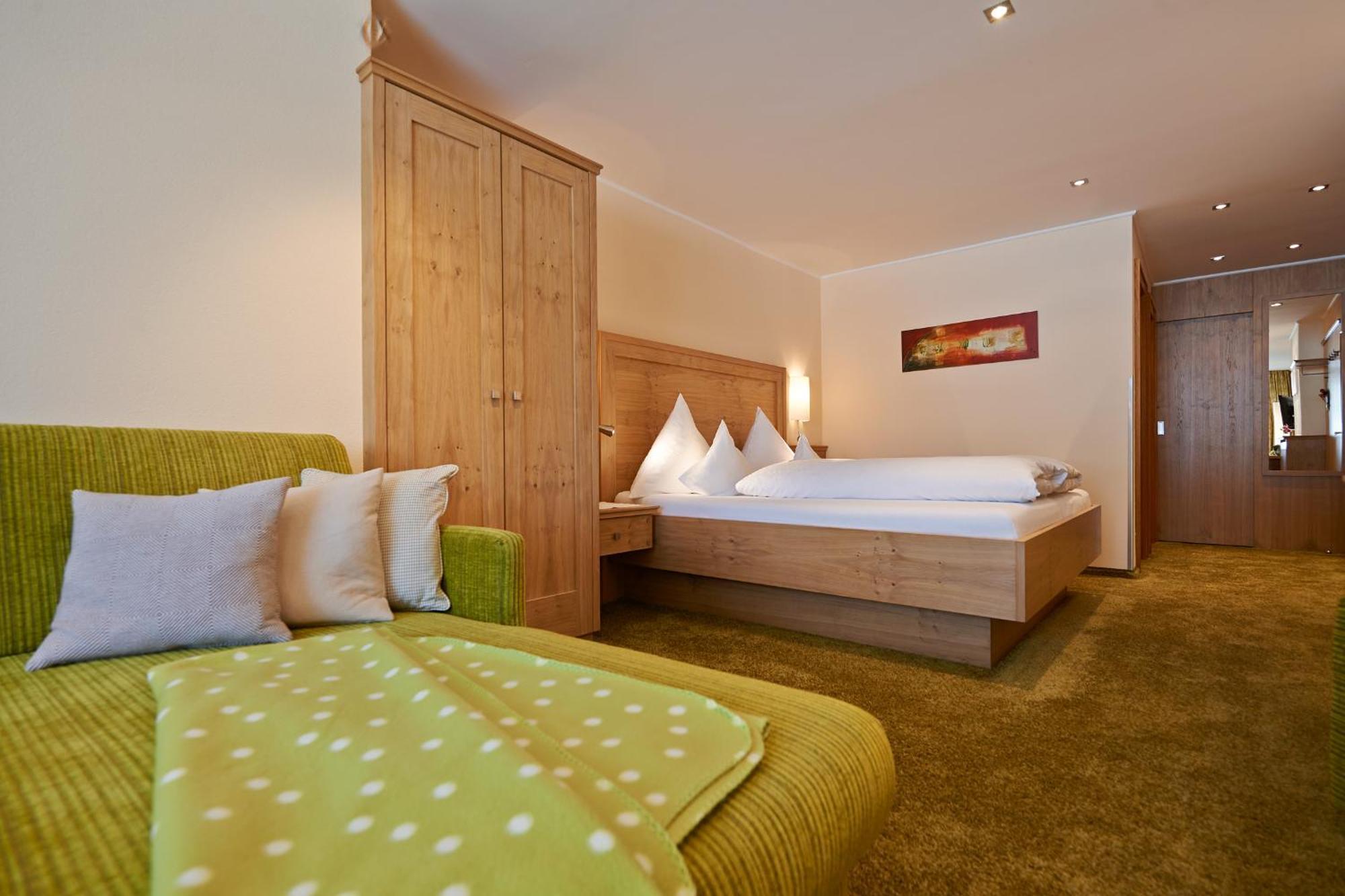 Hotel Restaurant Formarin Oberlech Bilik gambar