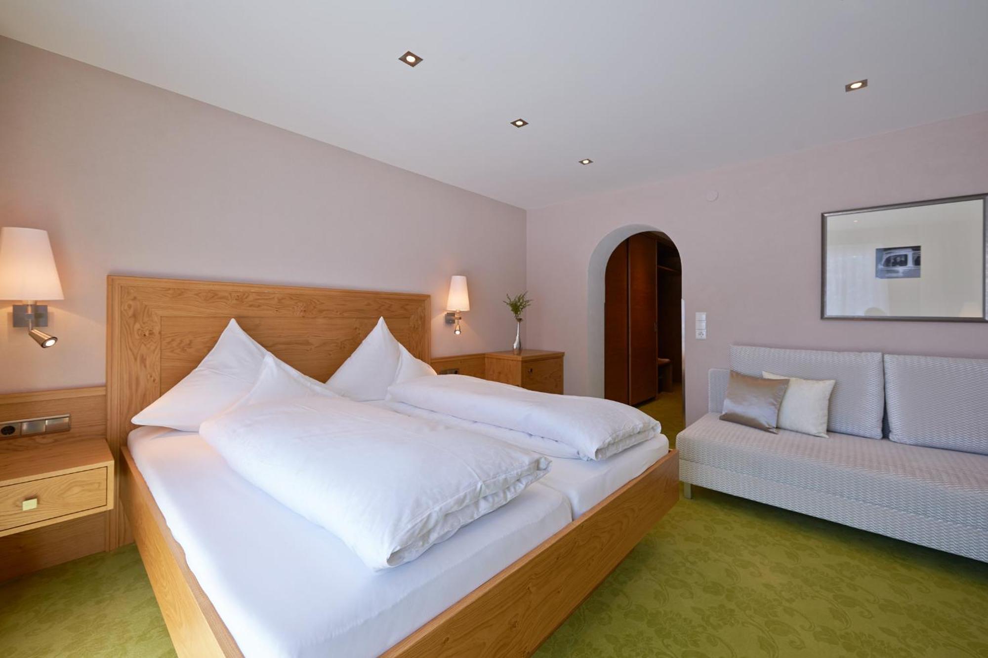 Hotel Restaurant Formarin Oberlech Bilik gambar