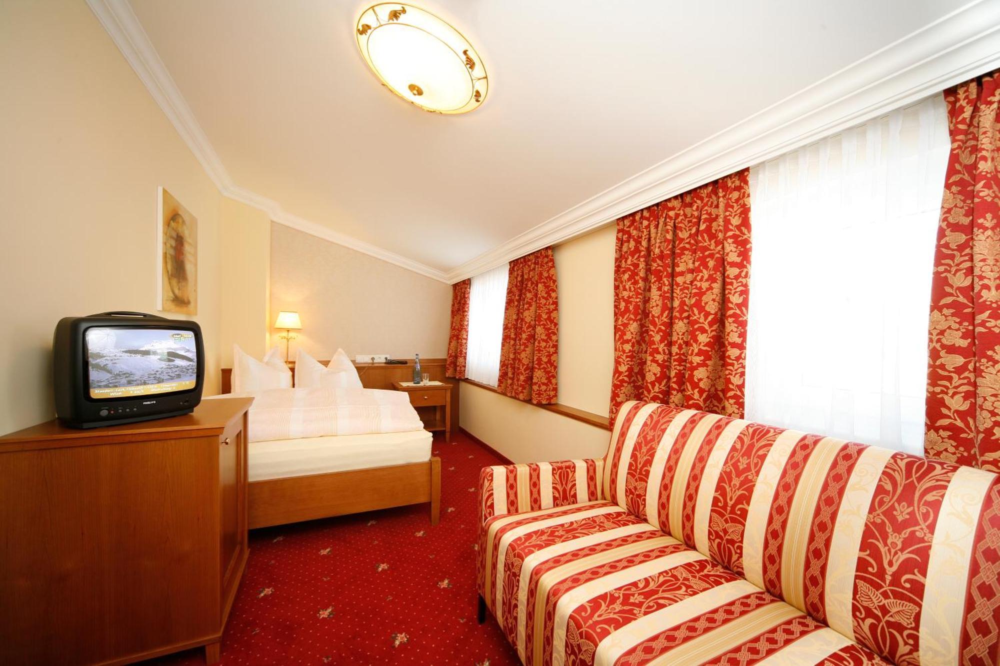 Hotel Restaurant Formarin Oberlech Bilik gambar