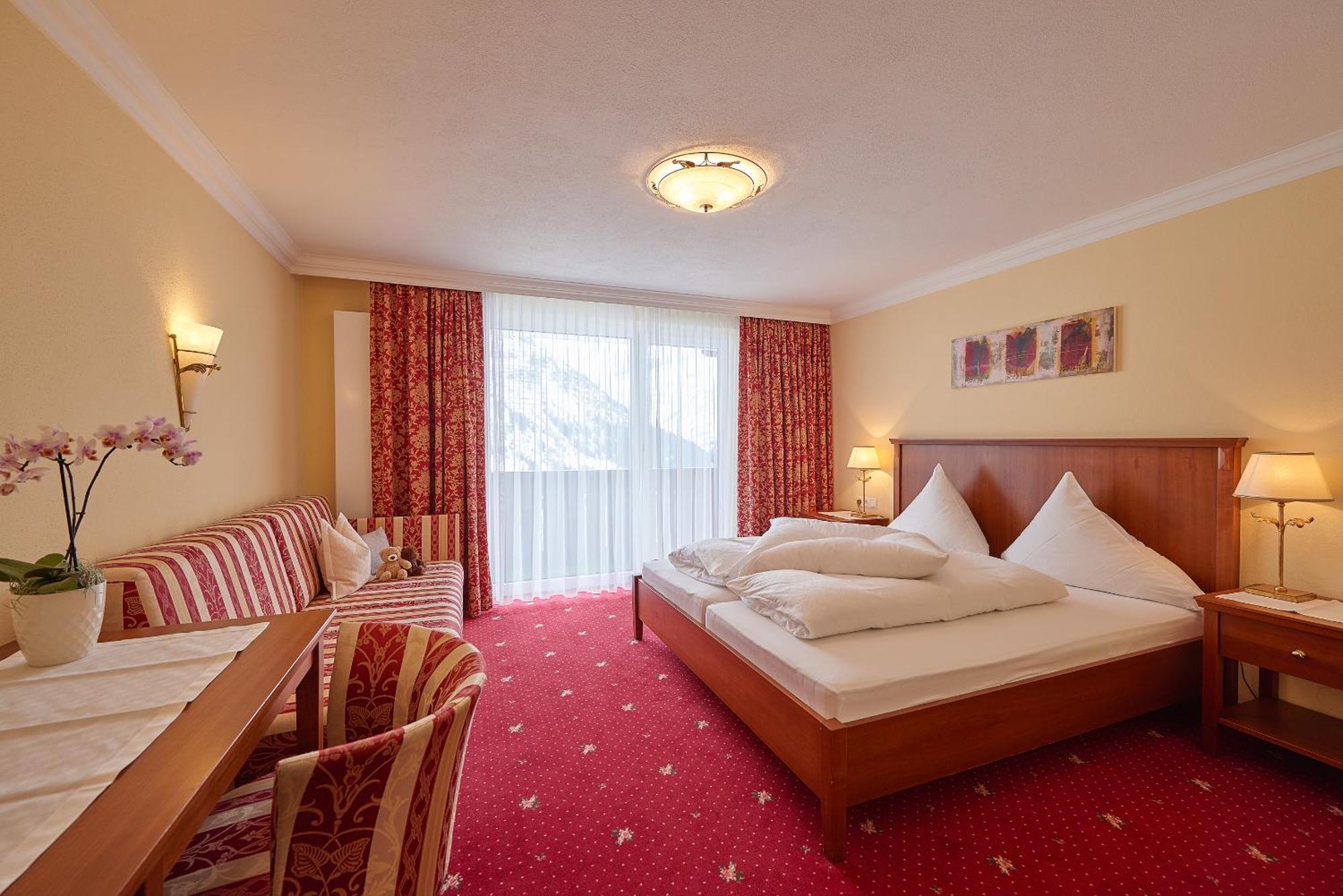 Hotel Restaurant Formarin Oberlech Bilik gambar
