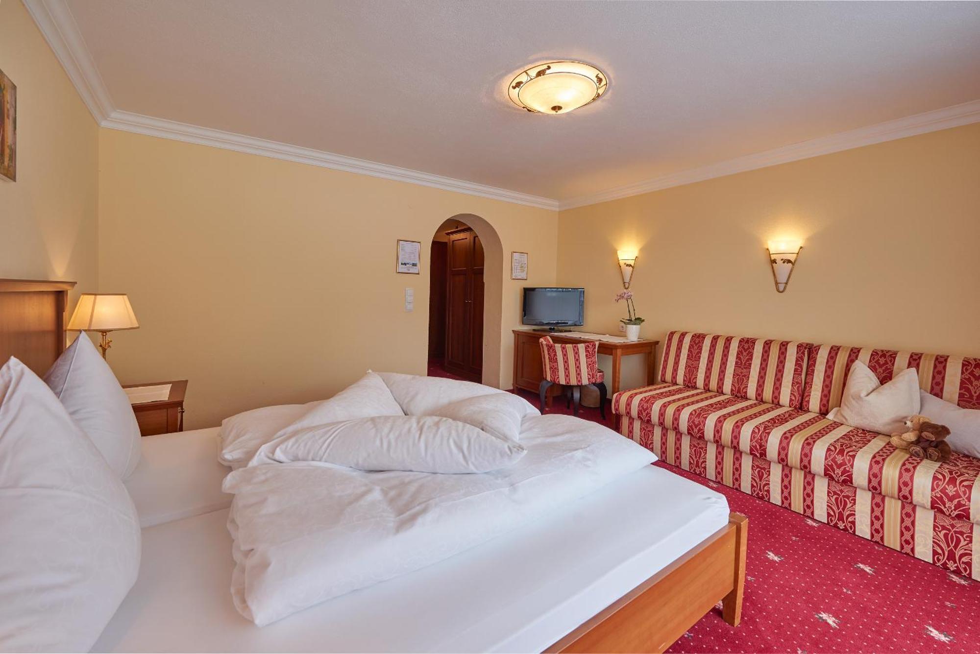 Hotel Restaurant Formarin Oberlech Bilik gambar