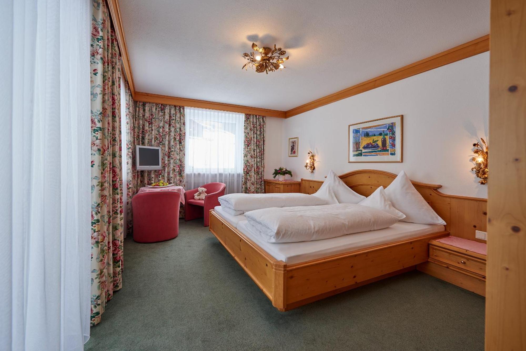 Hotel Restaurant Formarin Oberlech Bilik gambar