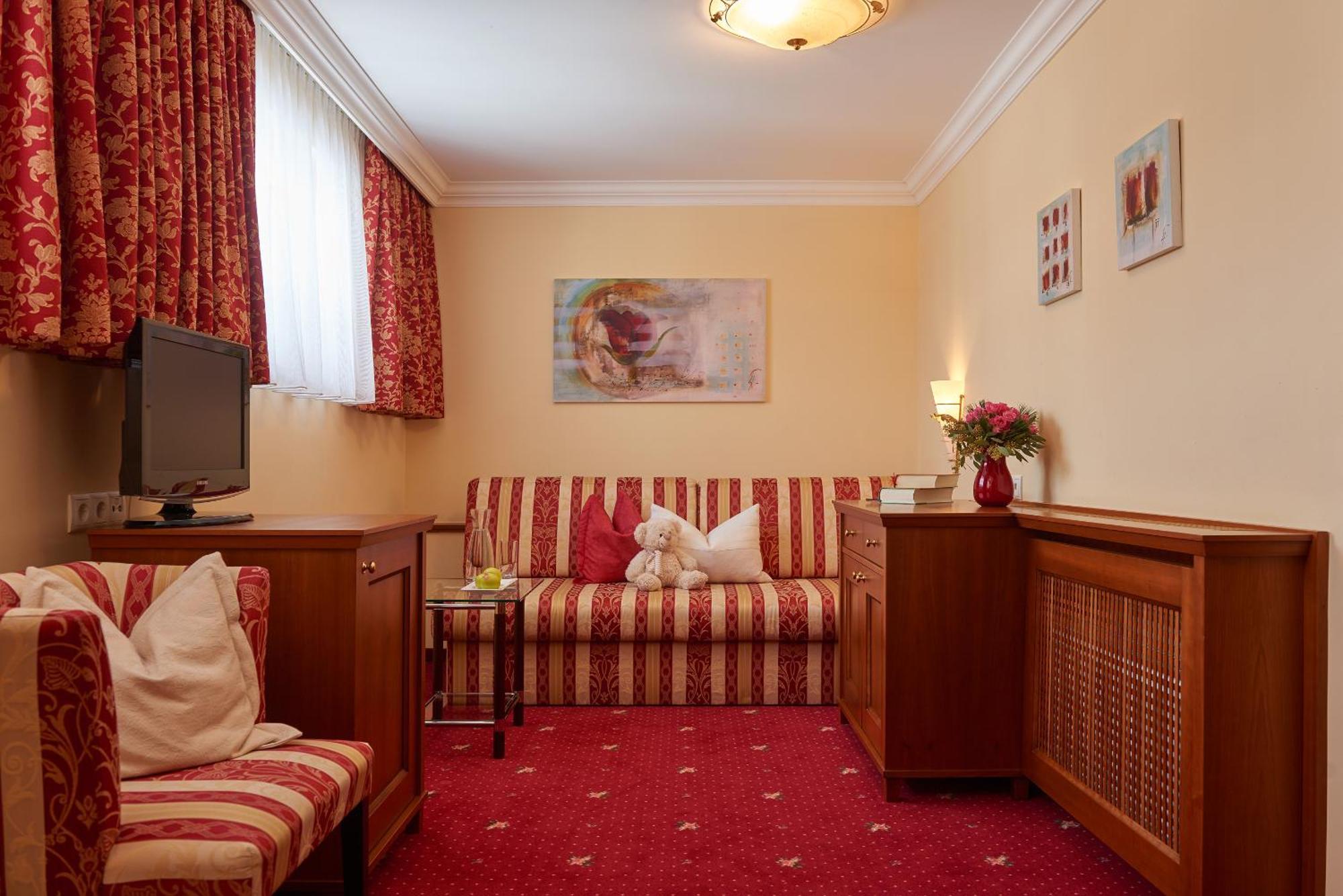Hotel Restaurant Formarin Oberlech Bilik gambar