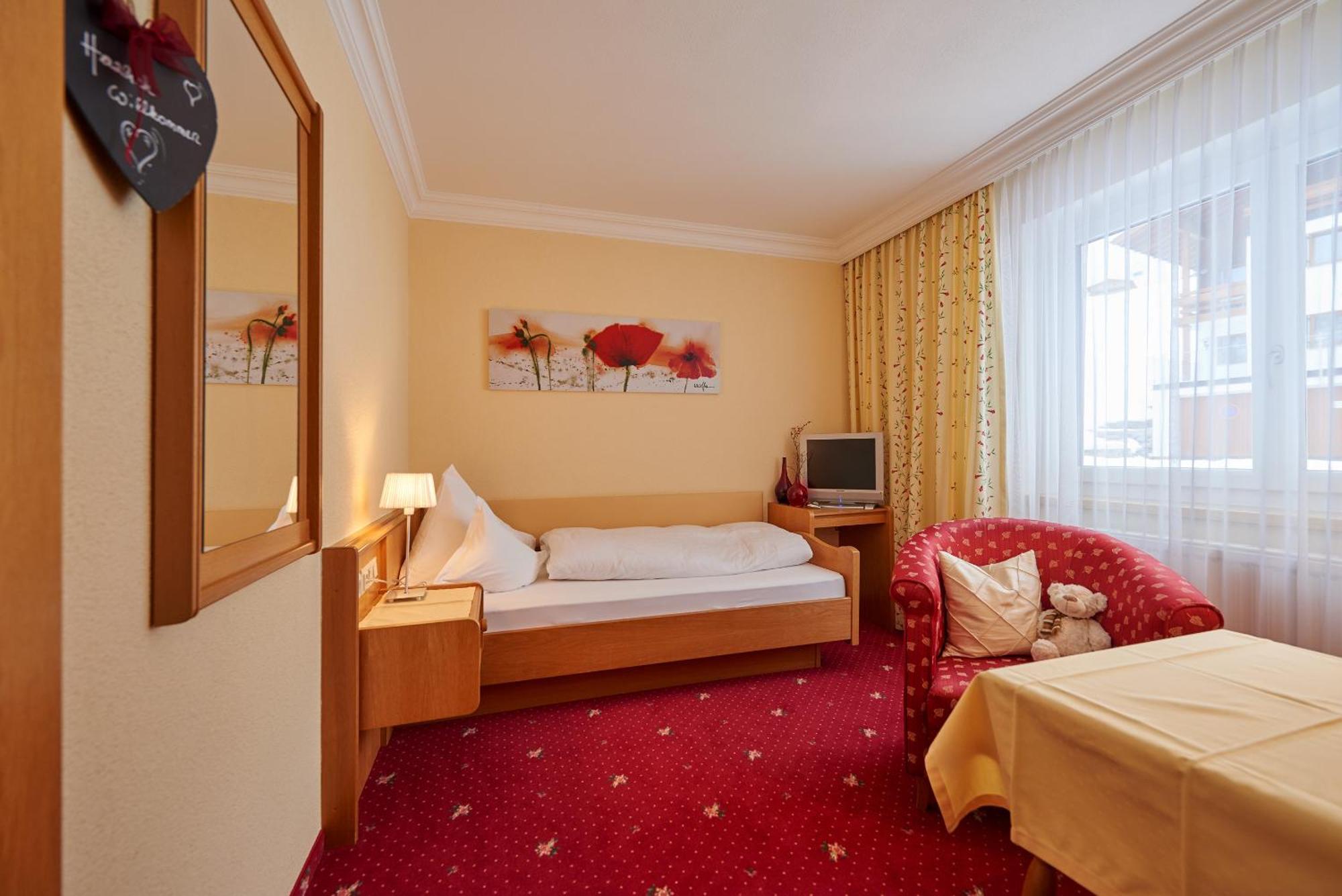 Hotel Restaurant Formarin Oberlech Bilik gambar