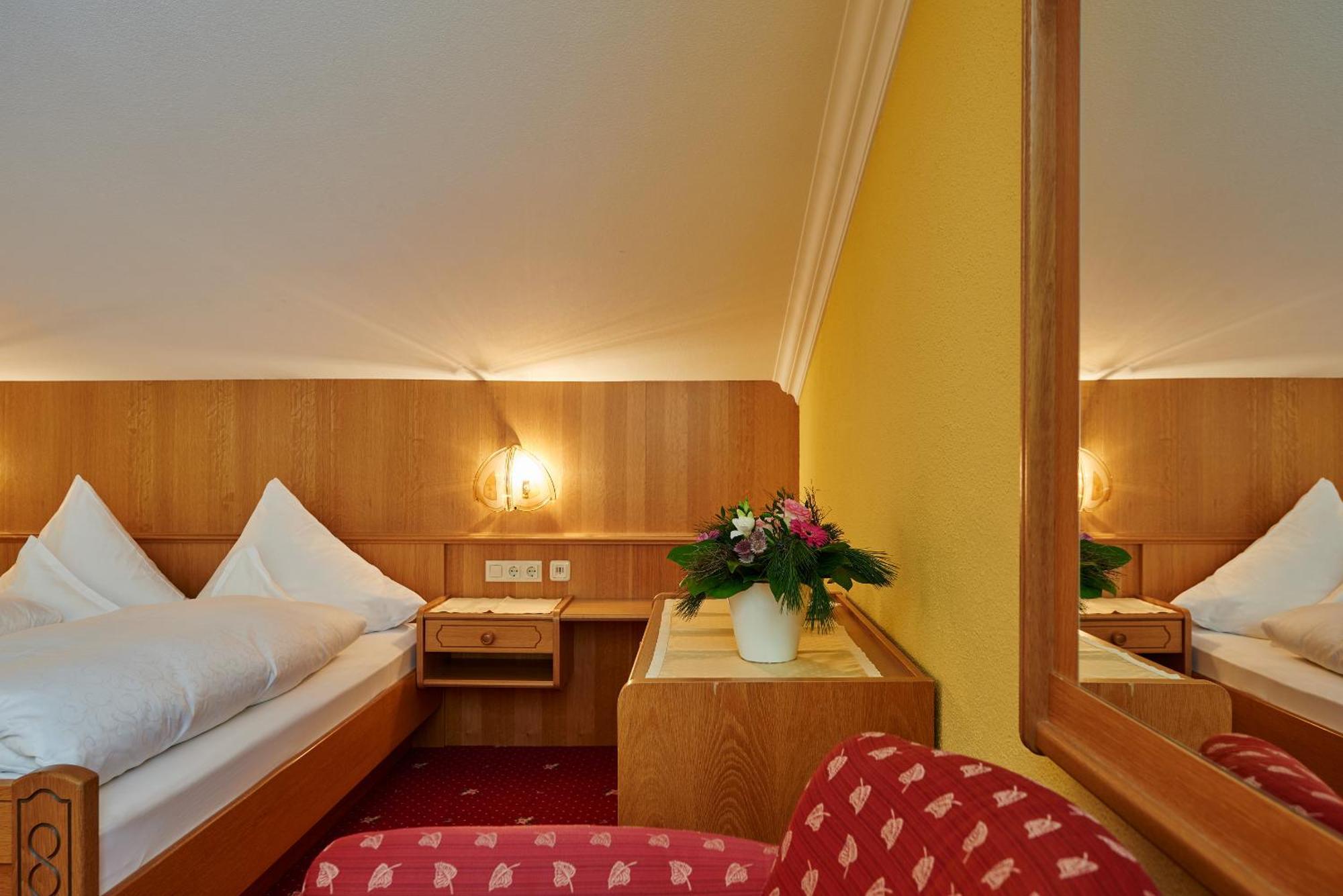 Hotel Restaurant Formarin Oberlech Bilik gambar